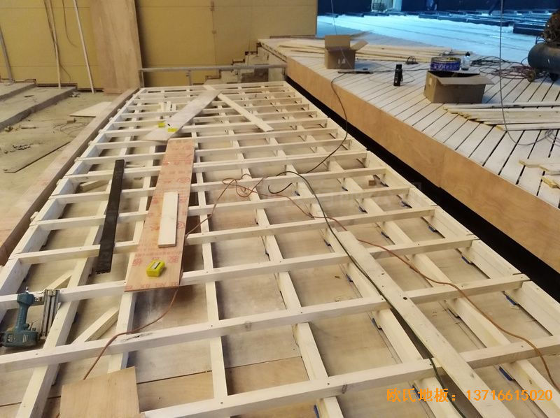 �ӱ��ȷ�����ͬ�ČWУ���_�\��ľ�ذ���b����